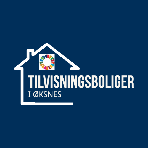 Bilde av et hus med teksten tilvisningsboliger i Øksnes. Logo for FNs bærekraftsmål - Klikk for stort bilde